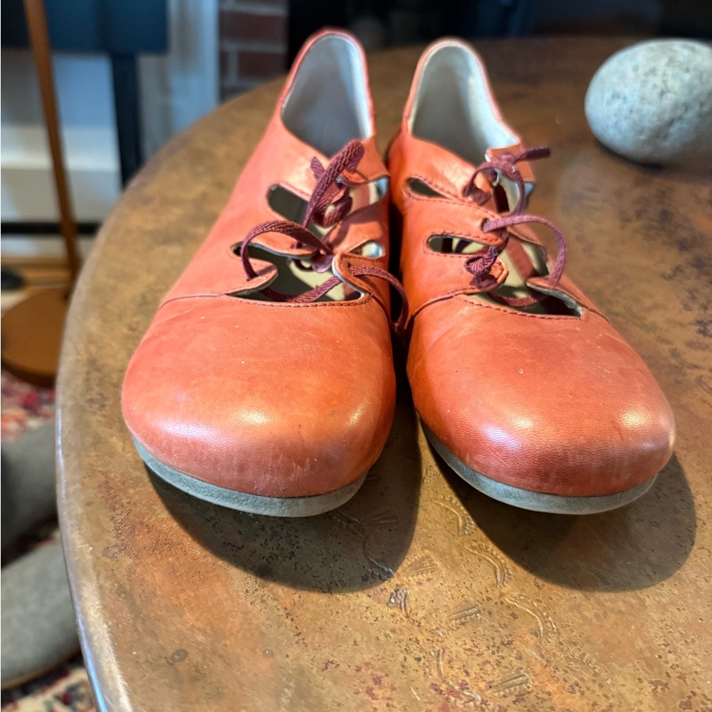 Elegant Coral Lace-Up Women's Flats